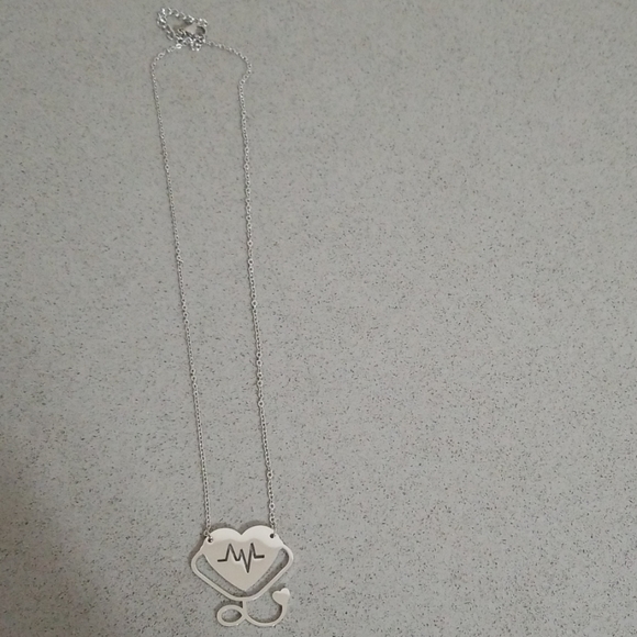🆕️Stethoscope Heart necklace - Picture 3 of 8